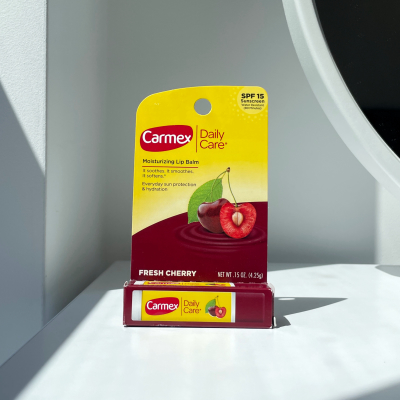 Бальзам для губ Carmex з ароматом вишні  у стіку 