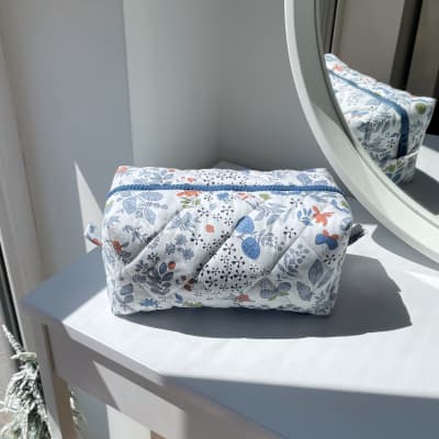 Квіткова косметичка: блактина з білим  22*11*11